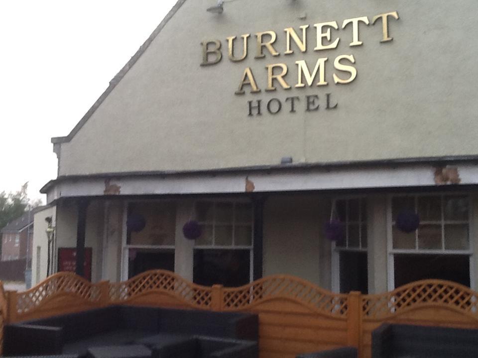 מלון אינברורי Burnett Arms מראה חיצוני תמונה
